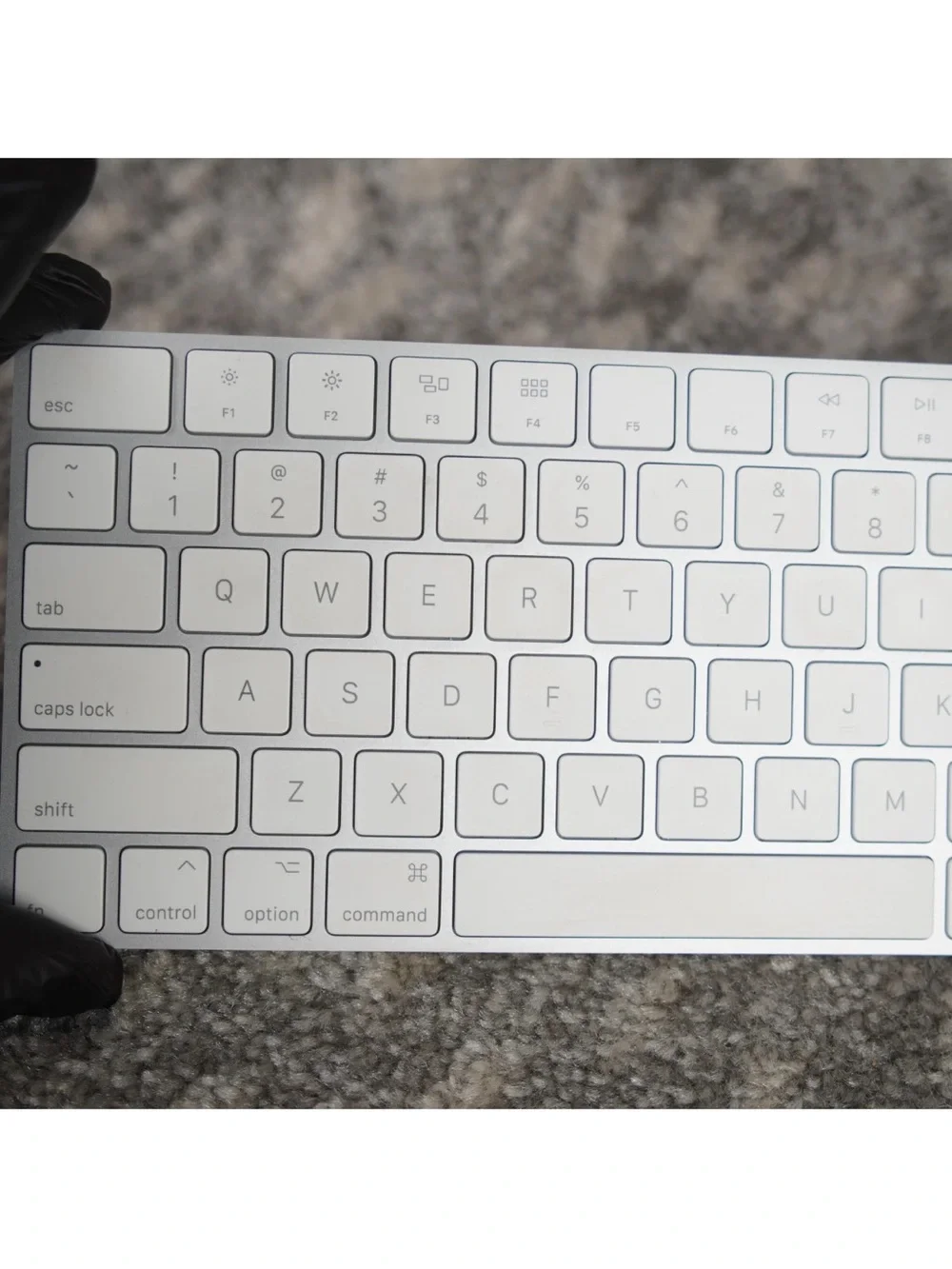 Apple Magic Keyboard A1644 Wireless Bluetooth Rechargeable White Tested Working